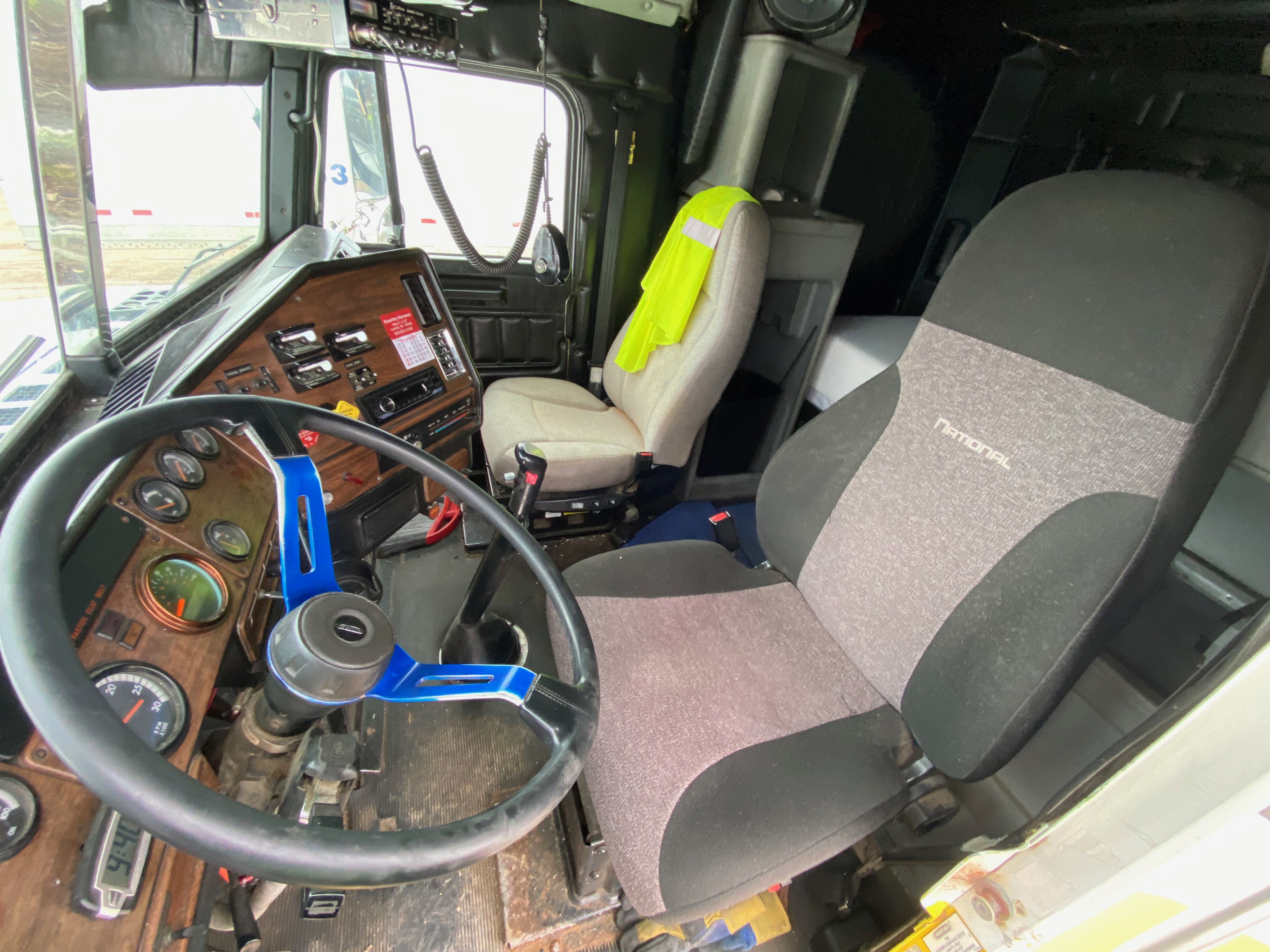 1996 FREIGHTLINER FLD120 - Image 10